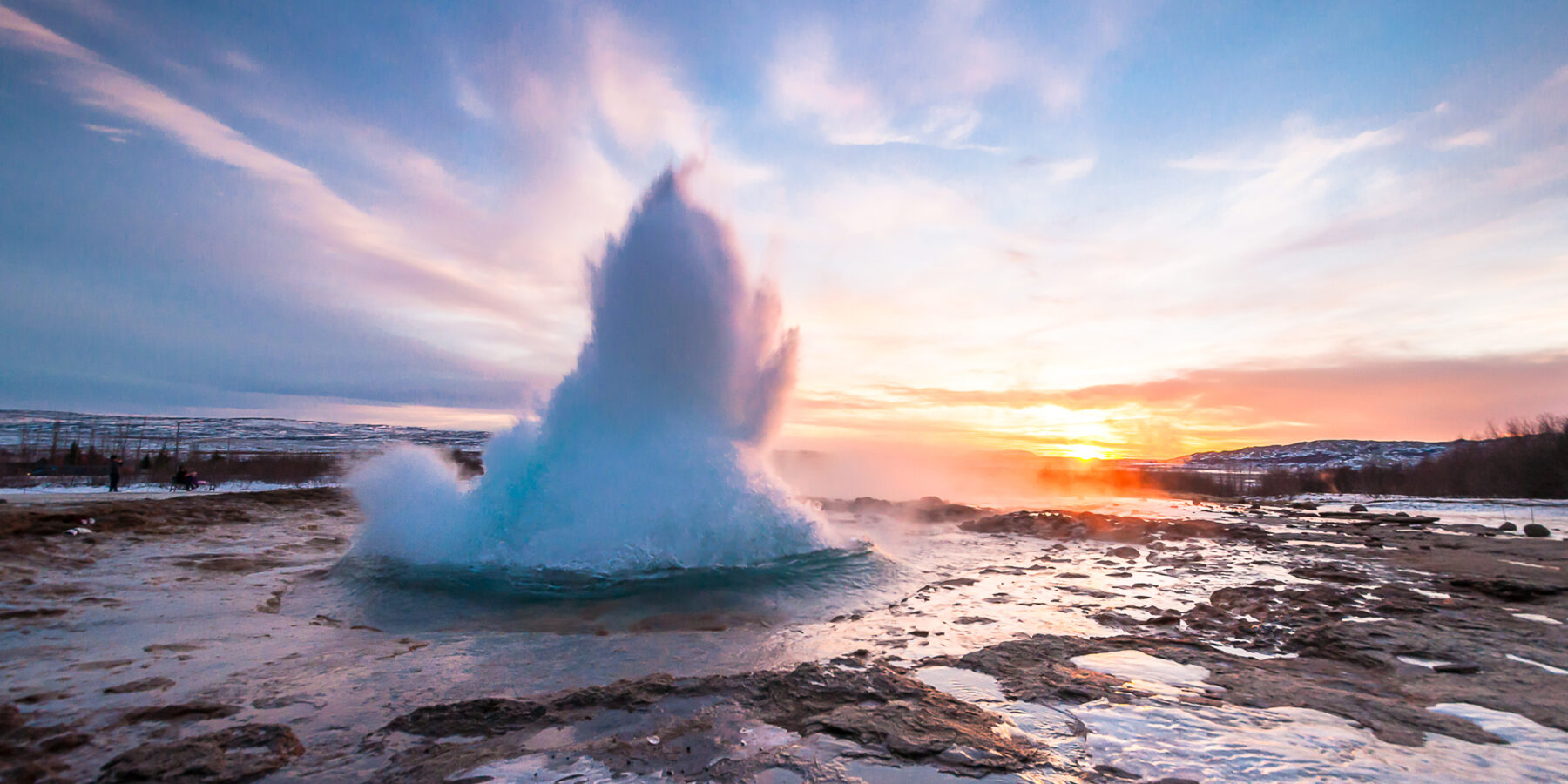 Eruption,Of,Strokkur,Geyser,In,Iceland.,Winter,Cold,Colors,,Sun
