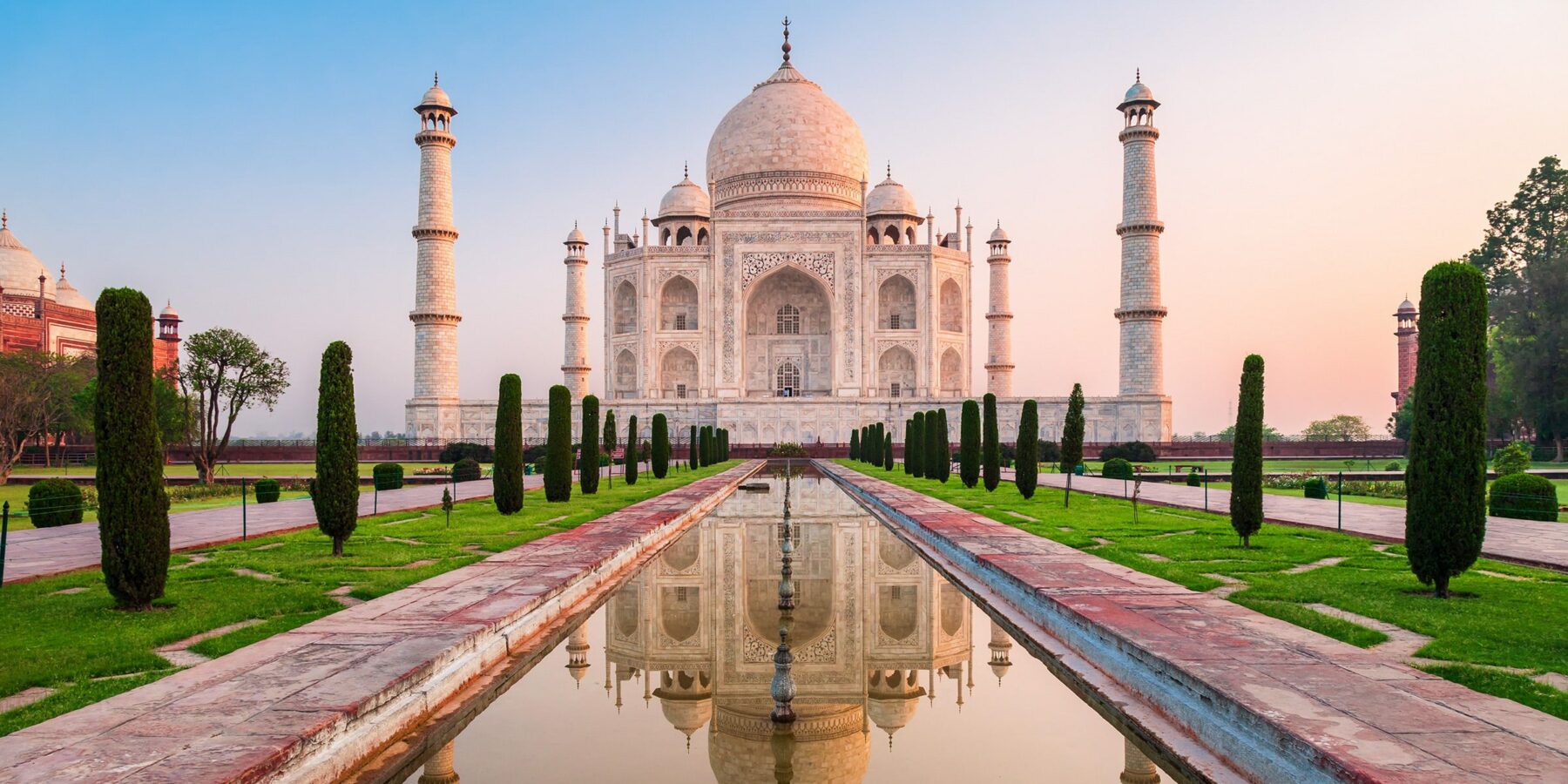 TAJ MAHAL shutterstock_2255692711